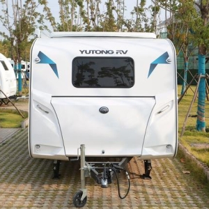 不到10万大空间，拖挂也能升降车顶！宇通T511公路拖挂房车